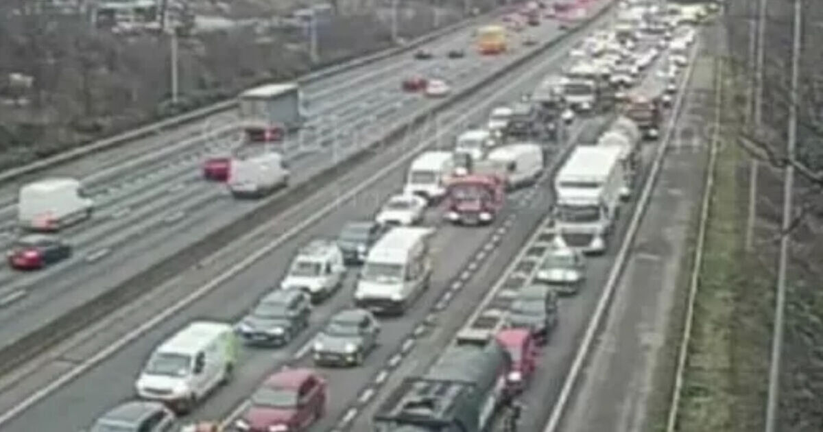 M25 traffic LIVE: Chaos on UK motorway as road near Heathrow Airport blocked | UK | News