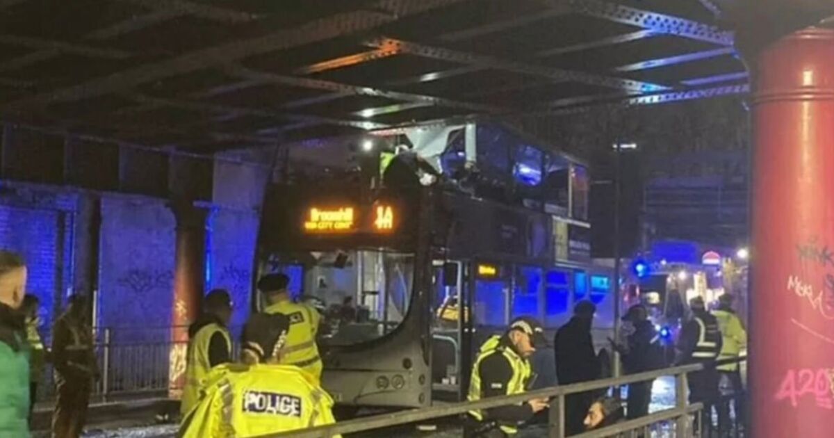 Glasgow bus crash LIVE: Major incident with people injured ‘covered in blood’ | UK | News