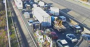 M25 traffic LIVE: Major motorway shut as 'serious collision' sparks de | UK | News