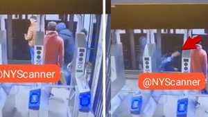 Man Thrown In Front of NYC Subway Train, Video Shows