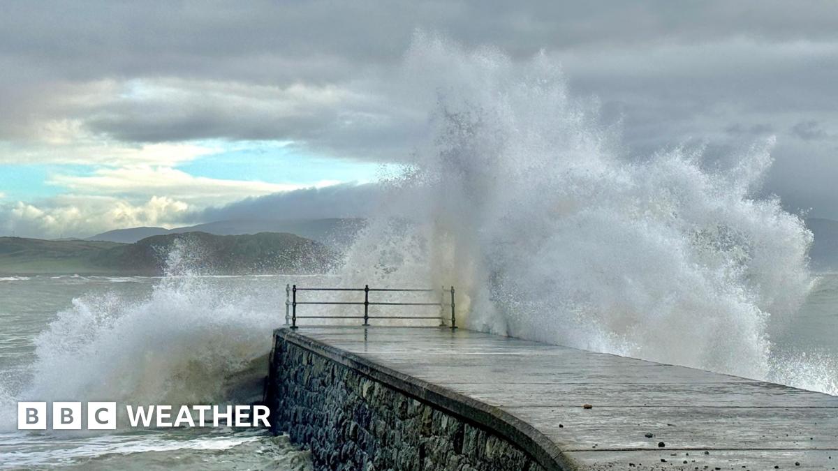 Christmas travel: Risk of disruption as UK weather warnings issued