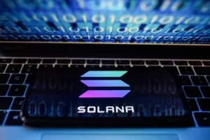 Visual representation of Solana’s trading volume and price trends, highlighting bullish scenarios and key levels.