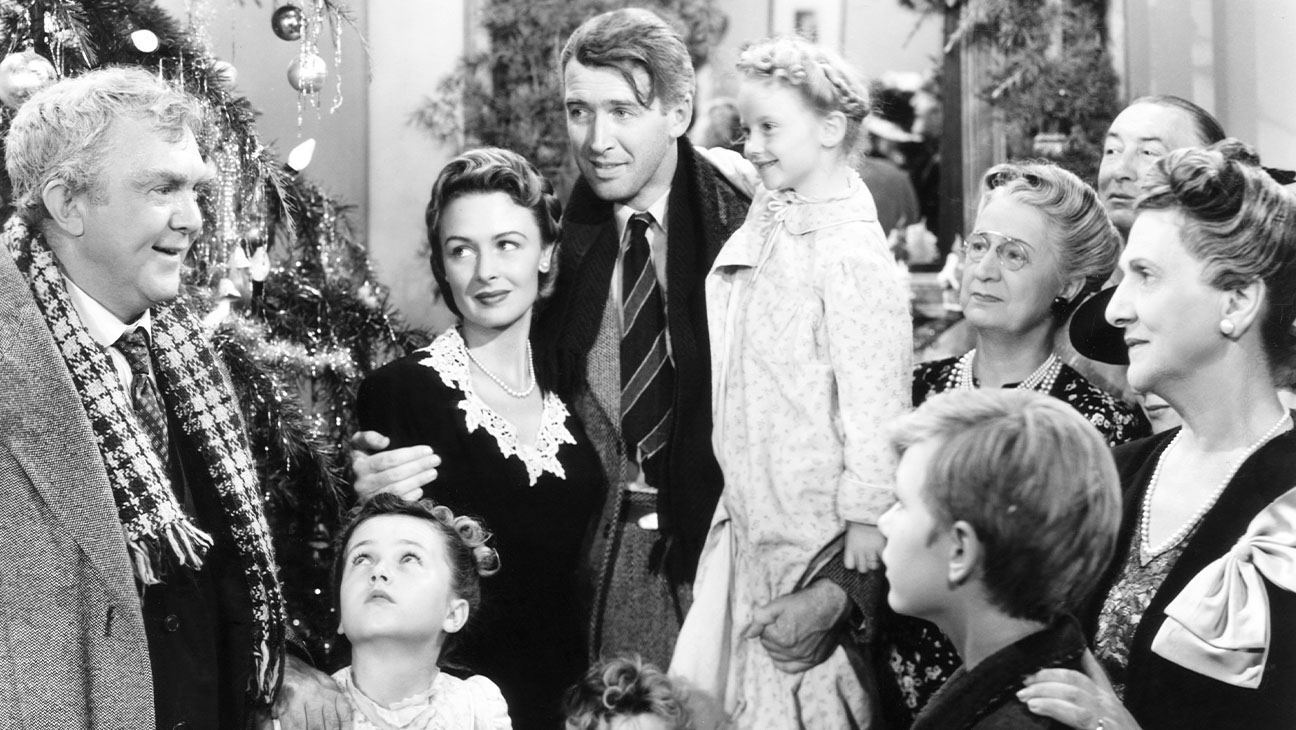 Thomas Mitchell, Donna Reed, James Stewart, Karolyn Grimes Wilkerson, Beulah Bondi in 'It's a Wonderful Life'