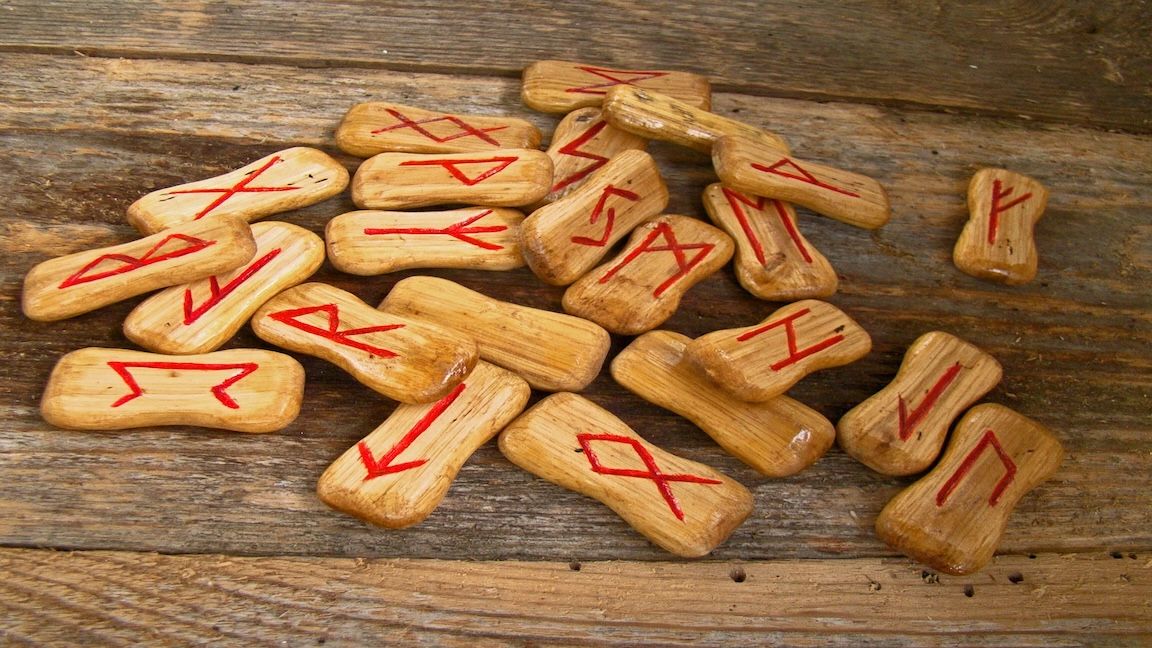 16:9 Runes (Alex Volodsky/Pixabay)