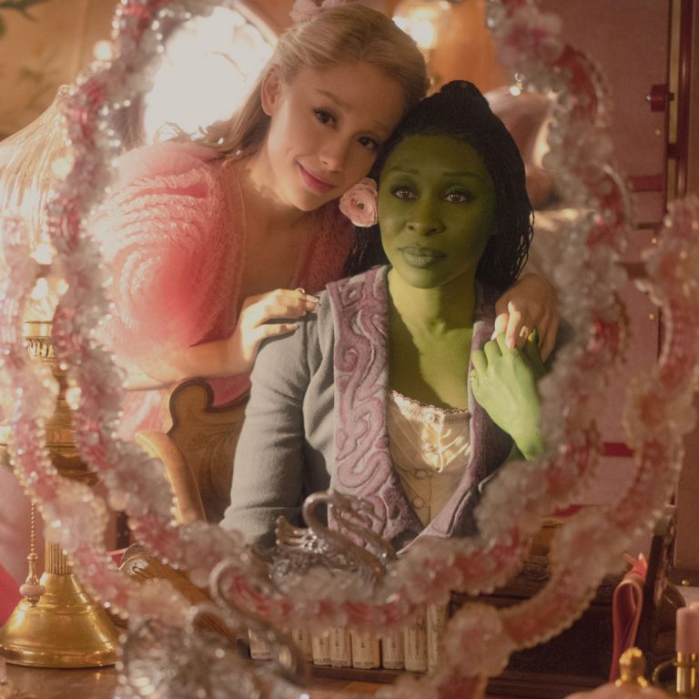 This Wicked Deleted Scene Will Teach You How to Be Popular