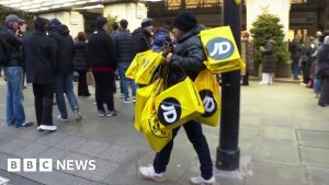 Shoppers staying away from High Street, early data suggests