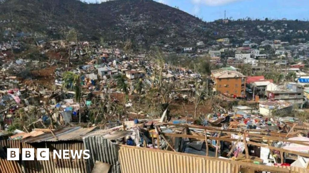 Several hundred feared dead after Cyclone Chido