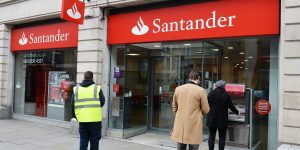 Santander issues scam warning as customers loses £1,700 to WhatsApp fraudsters over Christmas