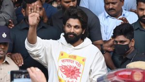 Indian Southern film actor Allu Arjun, center, greets his fans  in Hyderabad, India, Friday, Dec. 13, 2024, as he leaves a hospital where he was taken for medical checkup by policemen before arresting him after his appearance at a film screening allegedly led to a crush of fans in which a woman died. (AP Photo)