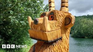 Search for Gruffalo after statues stolen from park