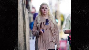 Amanda Bynes Enjoying Day Out and About in L.A. With Friend