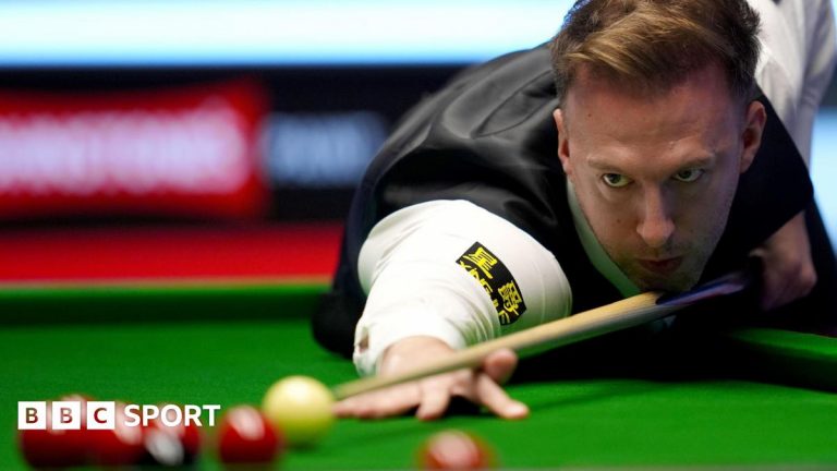 Masters snooker: Judd Trump beats Barry Hawkins 6-1 to reach quarter-finals