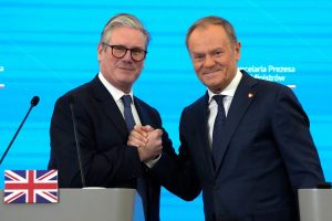 Polish PM says he wants ‘Breturn’ not Brexit as Starmer visits Warsaw