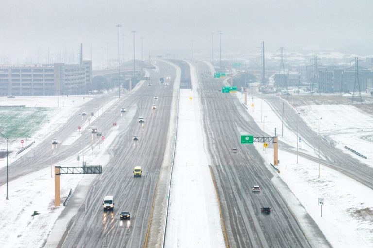 Winter Storm Grounds More Than 2,000 US Flights, Halts Trains