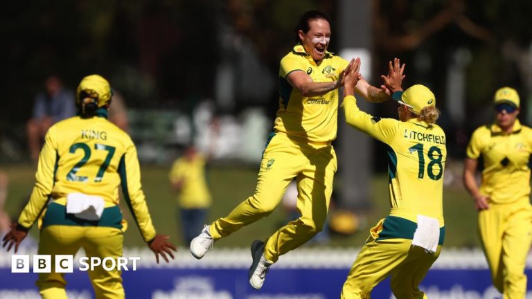 Women’s Ashes 2025: England collapse as Australia take 4-0 lead