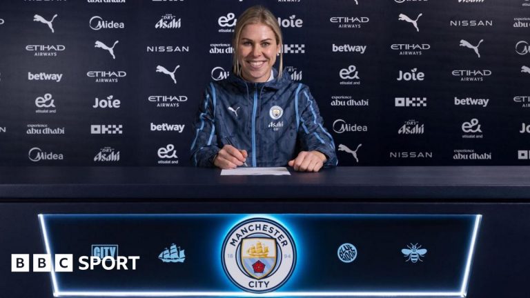 Rebecca Knaak: Man City sign Germany defender