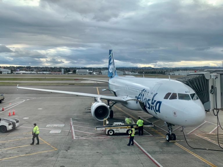 Alaska Airlines adds 3 new Oregon routes, including competition to major United hub