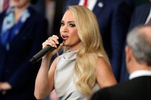 Carrie Underwood Sings “America The Beautiful’ At Inauguration: Watch