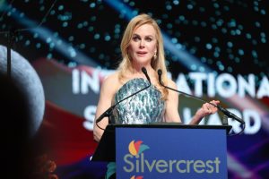 Nicole Kidman Remembers Parents, Accepts International Films Award