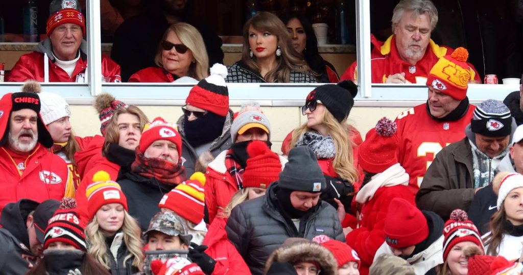 Taylor Swift’s Family Wears Chiefs Gear for Travis Kelce’s Playoff Game