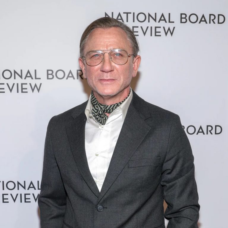 Daniel Craig Spotted In This 70s-Coded Caddis Aviator Glasses