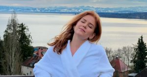 Isla Fisher Celebrated the New Year With 6 Days of Therapeutic Fasting