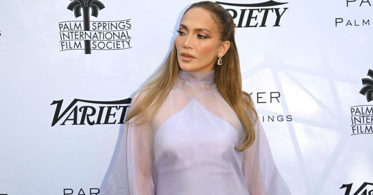 Jennifer Lopez Brings Old Hollywood Glam to Vanity Fair Party