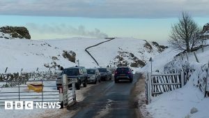 Peak District roads shut by police due to ‘selfish’ parking