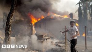 Los Angeles residents describe chaos after evacuating from fires