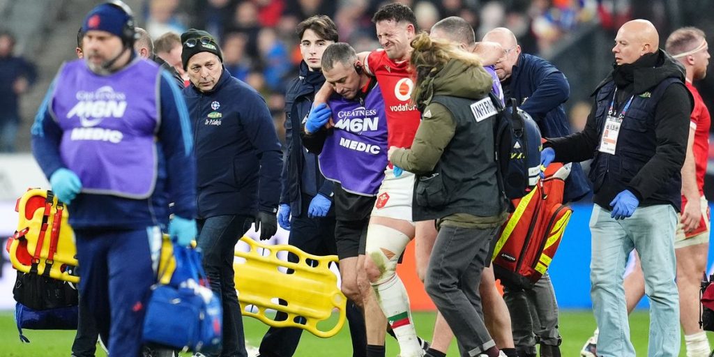 Wales star trudges off after horror injury that made sickening noise in Six Nations clash
