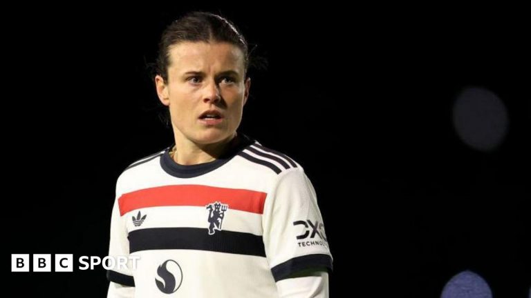 Hayley Ladd: Everton sign Wales defender from Manchester United