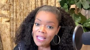 Yvette Nicole Brown Says Stars Performing at Inauguration Are Cosigning Trump’s Views