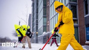 Five dead as snow wreaks havoc across US