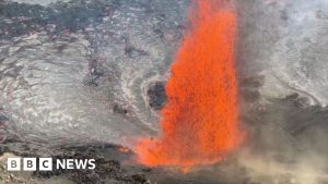 Webcam captures Kilauea’s lava fountains soaring 60m high (200ft)