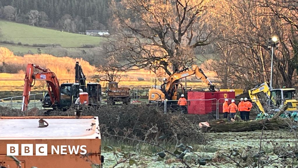 Burst pipe closes Conwy schools for second day