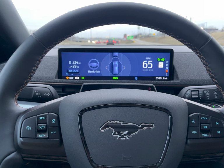 US safety regulators expand Ford hands-free driving tech investigation