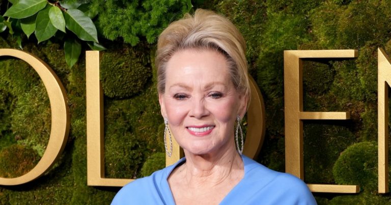 Jean Smart Urges TV Networks Not to Air Hollywood Awards Amid L.A. Fires