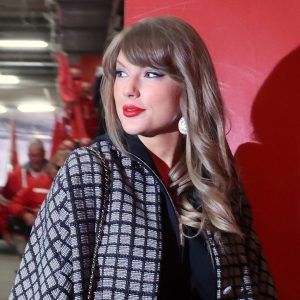 Taylor Swift Proves She's Travis Kelce's Biggest Fan at Chiefs Game