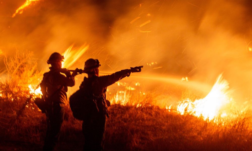 California wildfires: More than 30,000 flee as fire erupts north of Los Angeles | US News