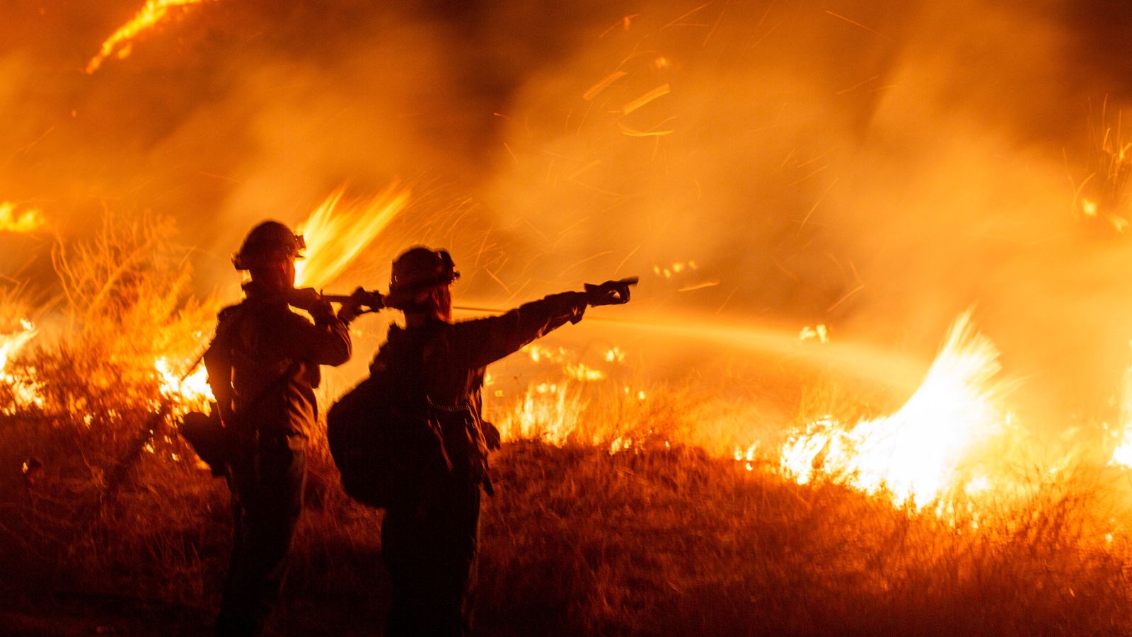 California wildfires: More than 30,000 flee as fire erupts north of Los Angeles | US News