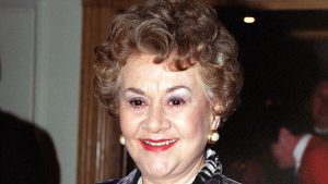 Award-winning actress Dame Joan Plowright has died, her family says | Ents & Arts News