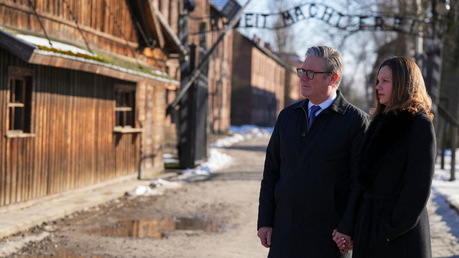 British Prime Minister Keir Starmer and his wife Victoria Starmer visit the Memorial And Museum Auschwitz-Birkenau, a former German Nazi concentration and extermination camp, in Oswiecim, Poland January 17, 2025. REUTERS/Aleksandra Szmigiel