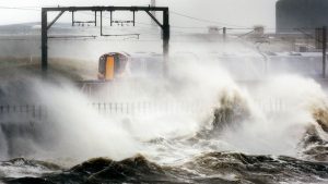 UK weather: Warning of ‘danger to life’ as heavy winds to batter parts of Scotland and Northern Ireland | UK News