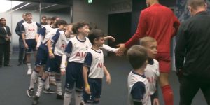 Tottenham mascot attempts cheeky request to Liverpool star Virgil van Dijk in Carabao Cup tie