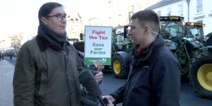 Hundreds of farmers descend on Oxford and drown out Steve Reed’s speech in cacophony of noise as Labour minister slammed for ‘not listening’