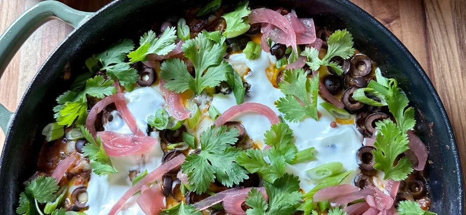 One-Pan Easy Skillet Taco Dip for Game Day and More