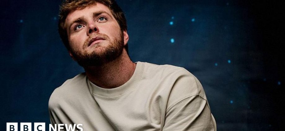 Alex Warren was homeless and sleeping in friends' cars