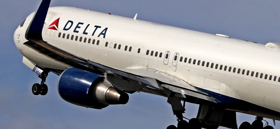 Close call reported between Delta flight and Air Force jet near Reagan National