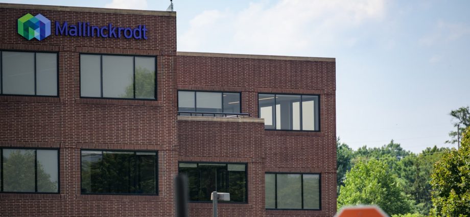 Drugmakers Mallinckrodt and Endo to merge
