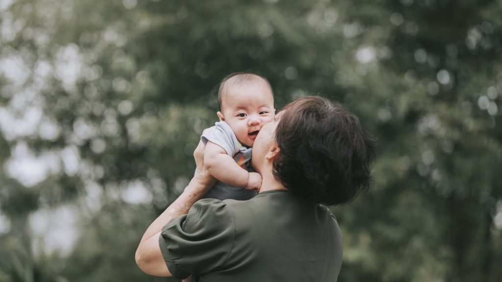 Parents who have 'close bonds' with their adult kids do 7 things